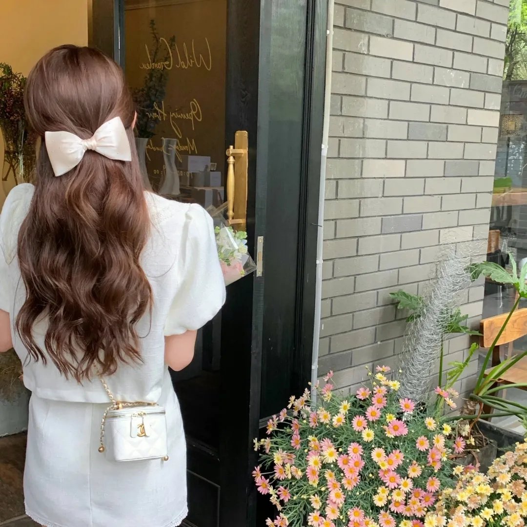 背鸭子的男孩
